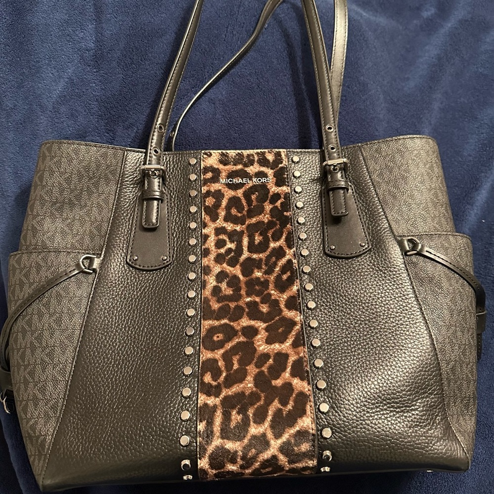 Michael Kors Voyager Tote